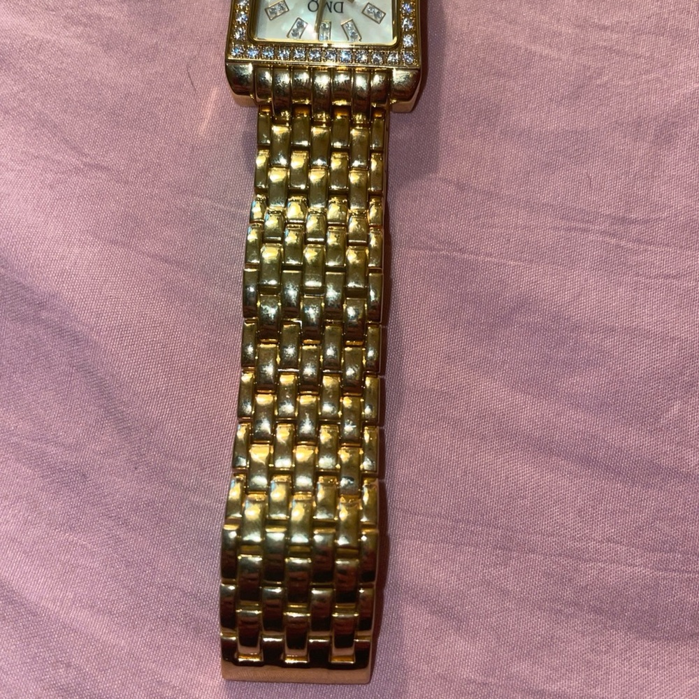 dmq ladies watch Pearl dial diamond bezel and diamonds on dial Vintage Untested - Picture 5 of 6